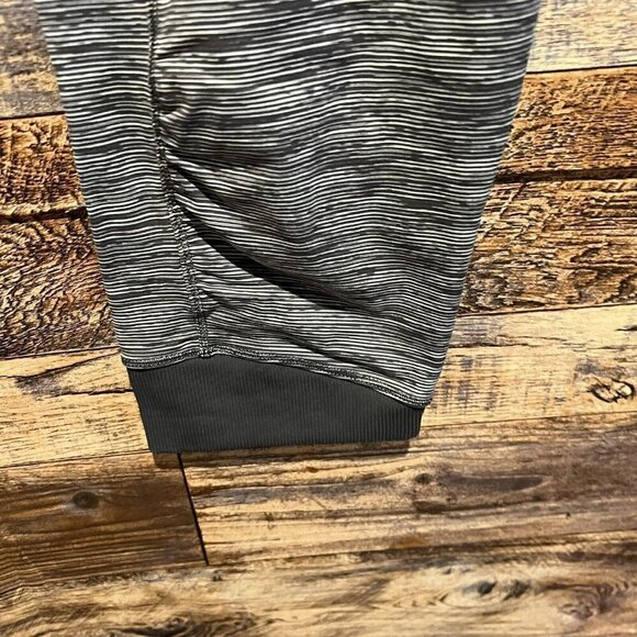 LULULEMON Crop pants leggings size 8 black gray Run For Fun athletic wear - Picture 10 of 16